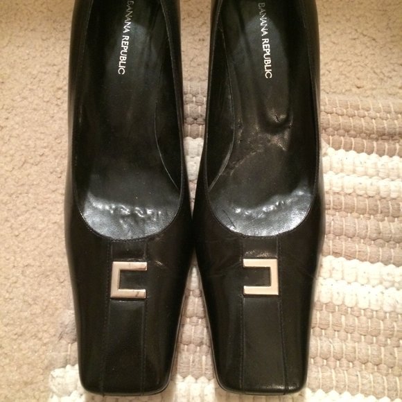 BANANA REPUBLIC black leather pump ~ square toe - Picture 3 of 9